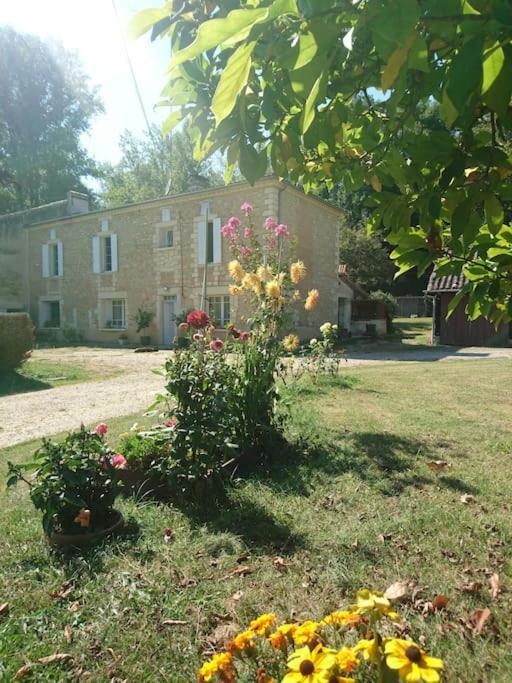 Location meublée au milieu d'un écrin de verdure Aux vieux fours Noaillac Exterior foto