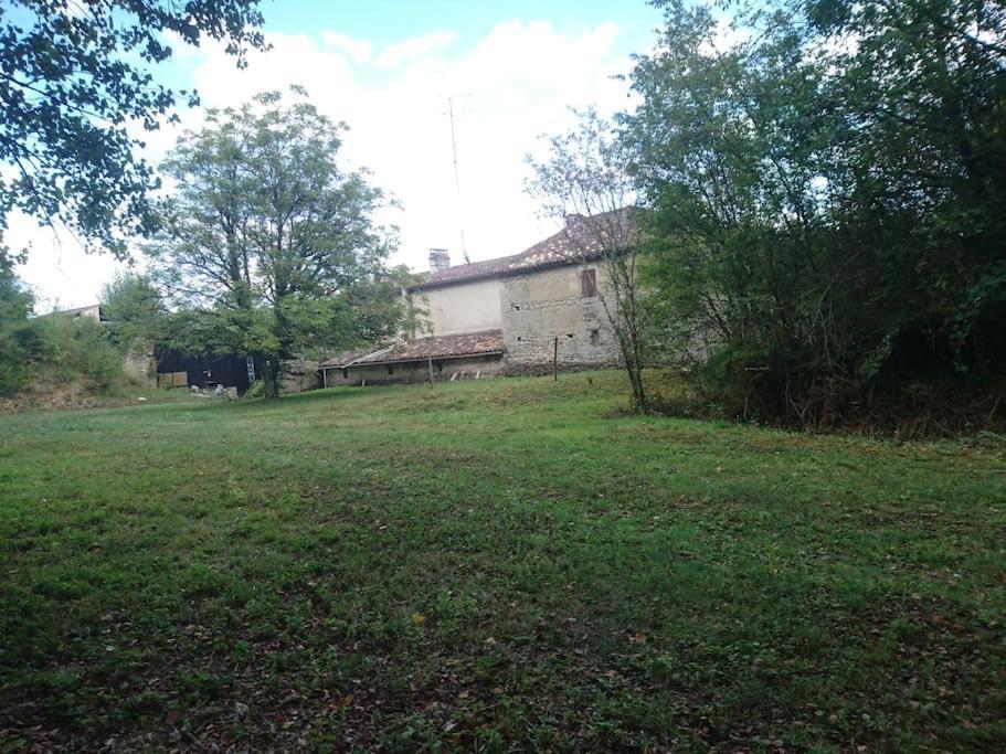 Location meublée au milieu d'un écrin de verdure Aux vieux fours Noaillac Exterior foto